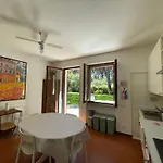 In Pineta Di Roccamare 빌라 *