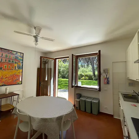 In Pineta Di Roccamare Villa *